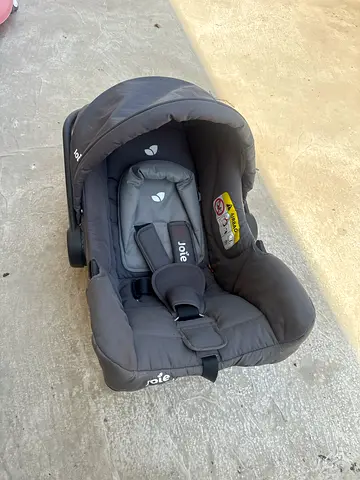 Joie infant car seat (rear-facing) in good condition