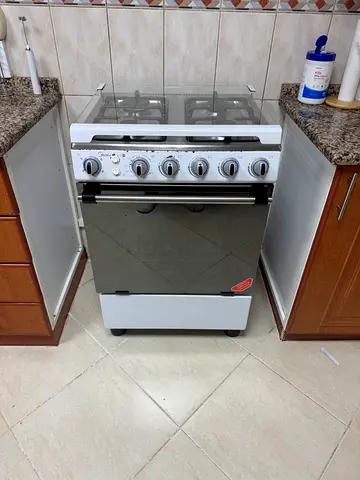 Midea freestanding gas oven and stove - good working condition