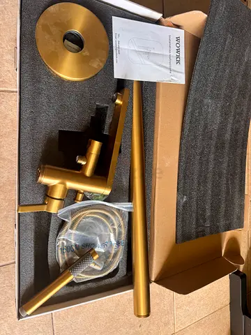 Brushed gold, free standing bathtub faucet. Unused, Complete in Box
