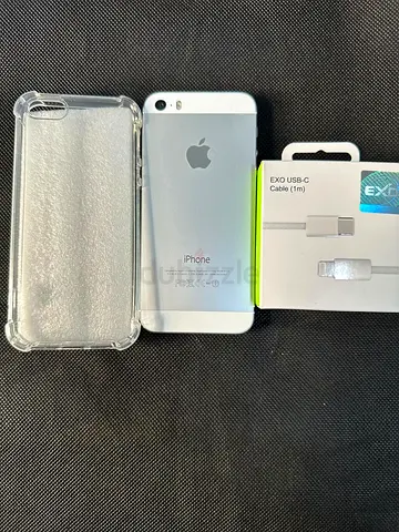 iPhone 5s with clear case and Charging cable