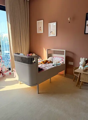 Sebra baby and junior bed with mattress incl. In great condition - color light beigepink. NP6600 AED