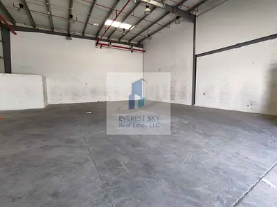 TOP QUALITY warehouse at LOW RENT with pantry & toilet for URGENT LEASE !!