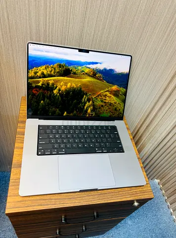 MacBook Pro 2021 16” | M1 Max | 32GB RAM | 1TB SSD | 32-Core GPU Graphic Card | 10-Core CPU