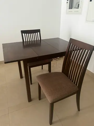 Extendable wood table with 2 matching chairs - good condition