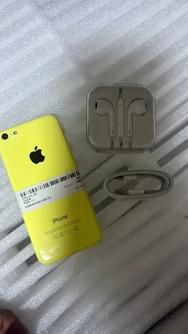 iPhone 5c 16GB Yellow with EarPods and Lightning Cable - Good Working Condition