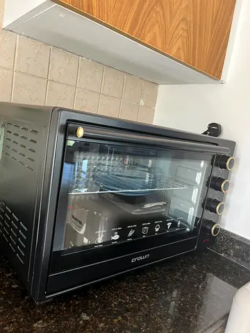 Compact countertop convection oven in very good condition like new