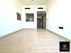 Bright | Vacant | Closed Kitchen