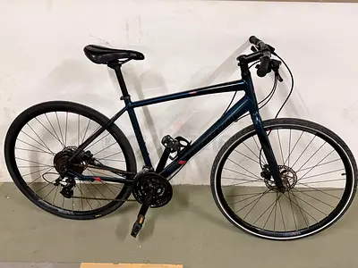 Specialized Sirrus Hybrid Bike - Hydraulic disc brakes – Medium Frame
