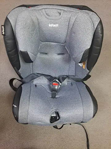 Infanti convertible infant car seat - good condition 0 to 35kg children.