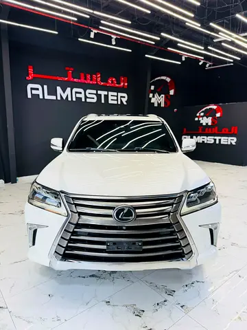 2017 Lexus LX 570 Base GCC Specs in Excellent Condition
