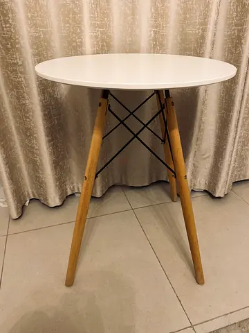 Round Scandinavian-Style Side Table with Wooden Legs