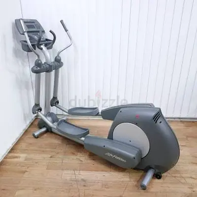 Life fitness cross trainer