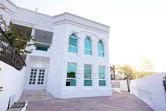 √Spacious Corner Villa | Covered Parking | VACANT√