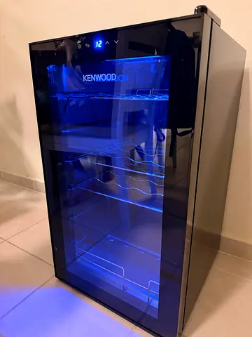 Kenwood countertop wine cooler / beverage fridge - 24°C display, blue LED light