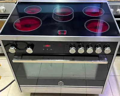 Electric ceramic hob with built-in oven - good working condition