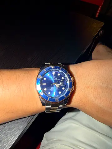 Men's stainless steel diver-style watch with blue dial