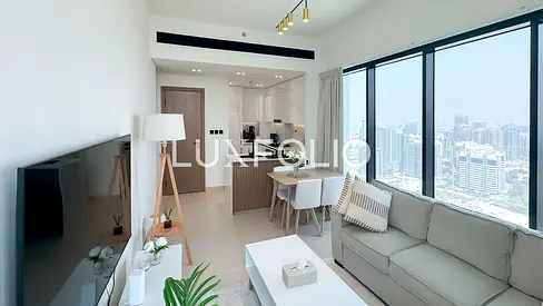 STUNNING VIEWS | VACANT | HIGH FLOOR