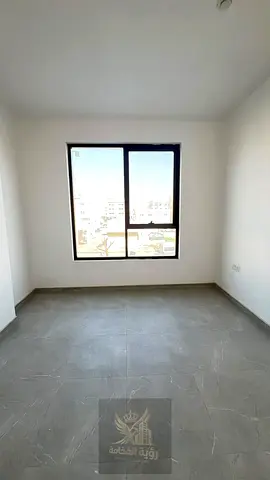 أجمل غرفة وصالة أول ساكن مع بلكونة في مويلح الجديدة على مخرج دبي بالقرب من المدينة الجامعية