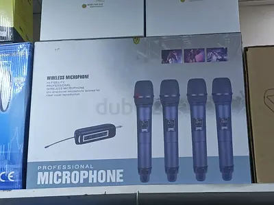 Set of 4 Wireless Handheld Microphones with Receiver - Professional Karaoke/PA
