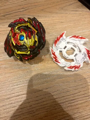 Beyblade Burst Tops — Assorted Layers  venom diablos season4 (used)