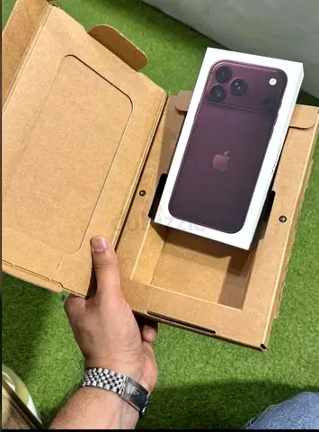 Apple iPhone 18 pro max (boxed) - brand new in original packaging