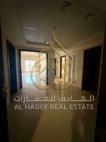 القليعة – الشارقة | للإيجار شقة غرفتين وصالة في بناية عائلات، بموقع مميز في منطقة القليعة، مع مجموعة من المميزات التي توفر لك الراحة وتساعدك على تقلي
