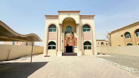 Luxury 4bhk villa with maidroom for Rent in al Garrayen