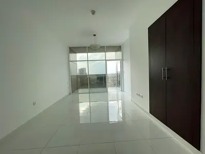 SPACIOUS STUDIO !! WITH KITCHEN APPLIANCES!! READY TO MOVE