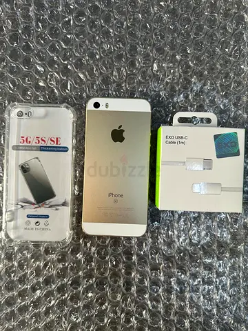 iPhone 5se Gold Color with Case and USB-C Cable - Excellent Working Condition