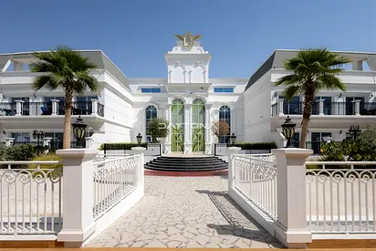 RESORT LIVING l LUXURY APARTMENT l READY TO MOVE