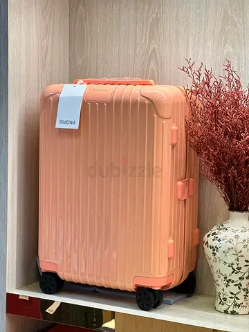 RIMOWA essential
