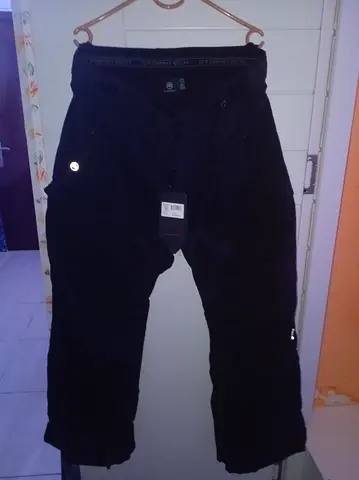 Black insulated snowboard / ski boggy pants, new with tags, men's size L