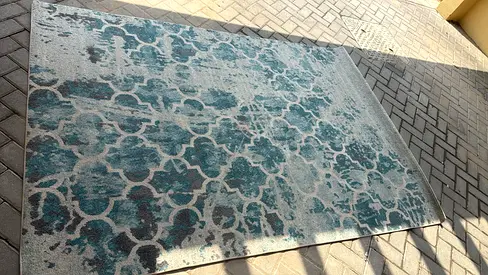 Blue patterned area rug - great condition, 2.3 x 1.6m