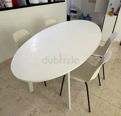 White oval dining table with 4 matching chairs - modern, good condition