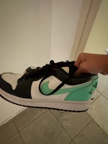 Pre-loved mint white black Nike-style sneakers, size around 40