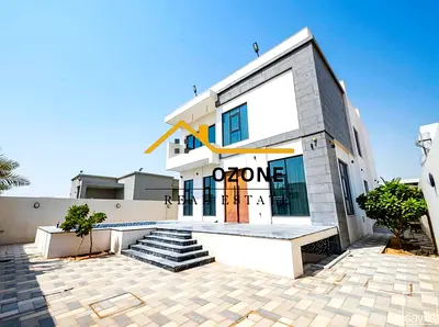 Huge 5 bedroom villa /with swimming pool