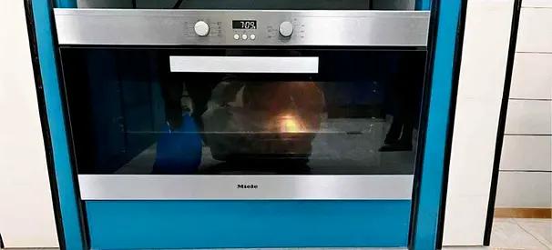 Miele built-in electric oven 90 cm   same like new conditon for sale