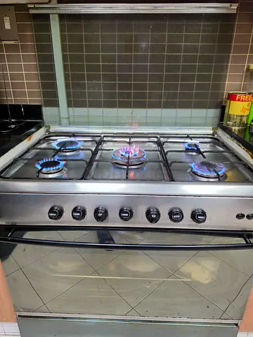 6-burner freestanding gas oven and stove, good working condition