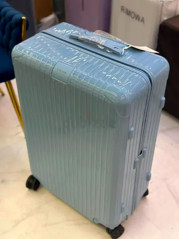 Rimowa essential cabin lite