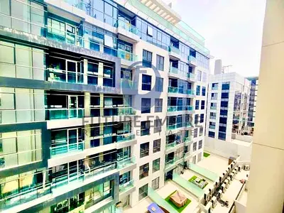 شقة مشرقة بغرفة نوم واحدة | سكن صالح 3 | شرفة | إطلالات على المدينة والفناء