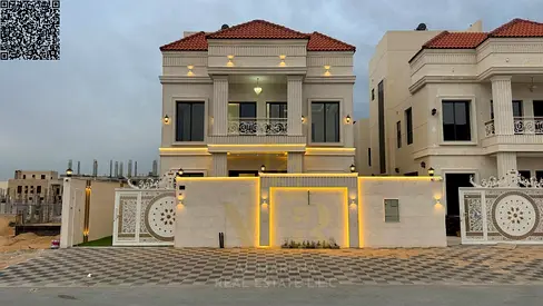 Elegant classic villa in Al-Hilew 2, located on the main road. Features two floors plus a roof terr