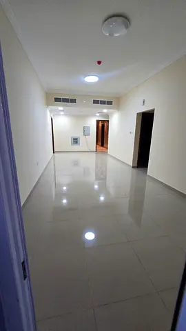غرفه وصاله للايجار السنوي بالجرف 3 قريبه من السوق الصيني ومركز القبائل