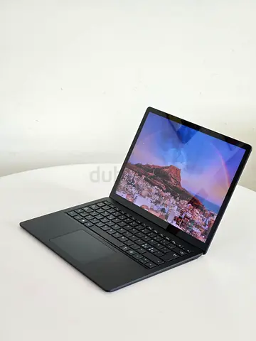 Microsoft Surface Laptop 3 - i5 - 13.5" Touchscreen - 8GB RAM - 256GB SSD - 10th Gen.