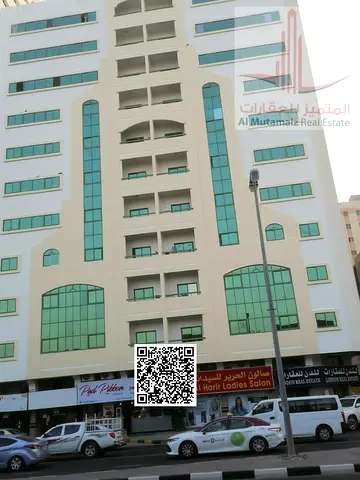 شقة غرفتين وصالة للإيجار السنوي في القاسمية، بلكونة و2 حمام، موقع حيوي أمام معرض كل يوم، قريبة من الخدمات، فرصة مميزة للعائلات