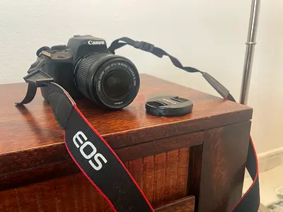 Canon EOS Rebel SL1 / EOS 100D DSLR Camera + 18–55mm IS STM Lens
