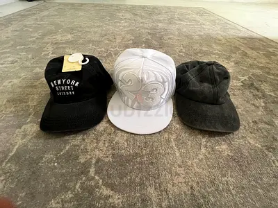 Caps