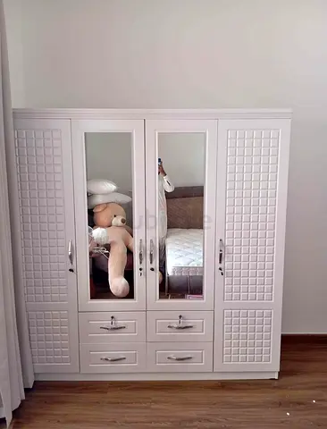 Hi available 4 door cabinet brand new and good quality