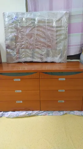 Wooden 6- big and 2 small Drawer Dresser / Chest in Good Condition