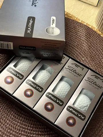 Titleist Pro V1x Left Dash with AIM Enhanced 2026