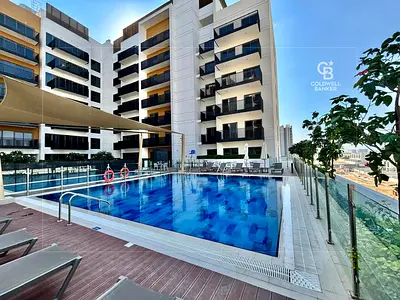 Modern Pool-View Unit | Azizi Pearl